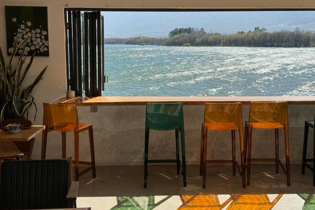 Butt's Clermont Houseboats — dining