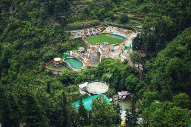 The Chinar Resort & Spa — grounds and approach