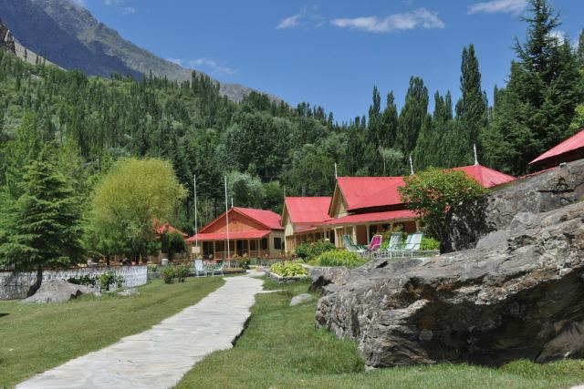 Hotel Highlands Park — grounds and approach
