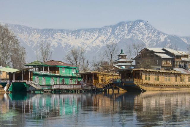 Houseboat Zaindari Palace — Luxury Room