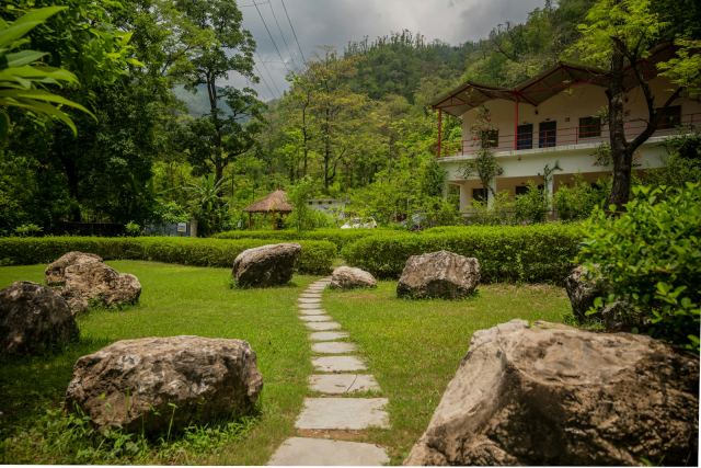 Manuallaya – The Resort & Spa in the Himalayas — grounds and approach