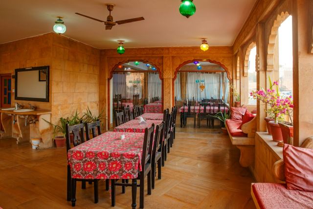 Pinewood Hotel — dining