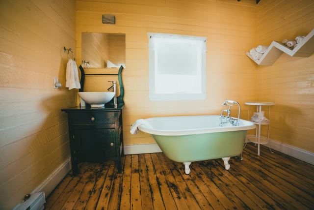 Ri Kynjai – Serenity by the Lake — room interiors