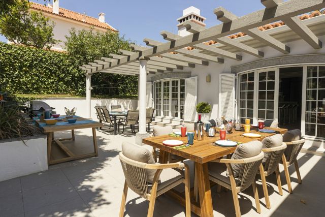 StayVista at The Mansion — dining