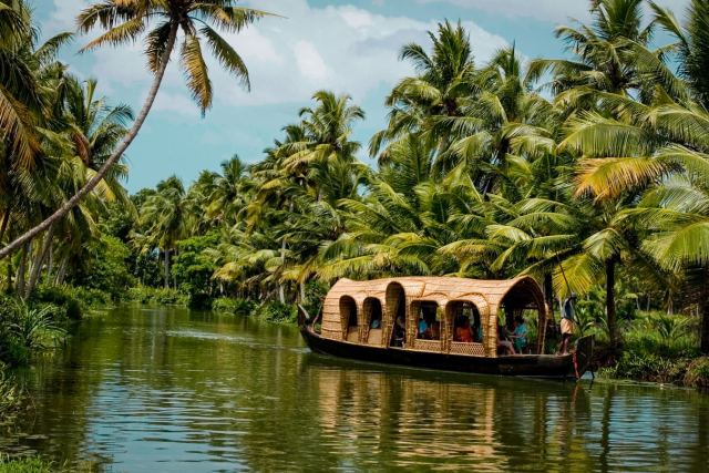 Taj Bekal Resort & Spa — dining
