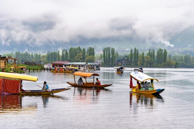Vivanta by Taj – Dal View, Srinagar — the surrounding landscape at Boulevard Road, Dal Lake, Srinagar, 1,585m